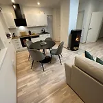 Cosy Flat In Near & Center *