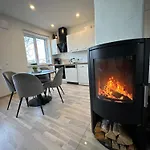 Cosy Flat In Near & Center * パルヌ