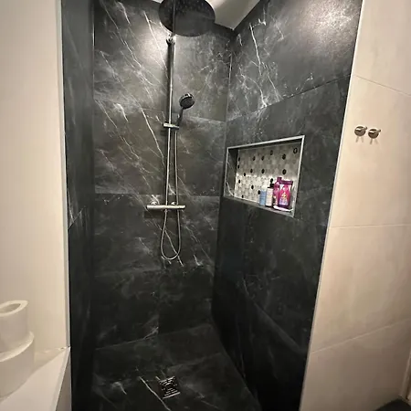 Cosy Flat In Near & Center بارنو