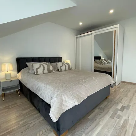 Cosy Flat In Near & Center