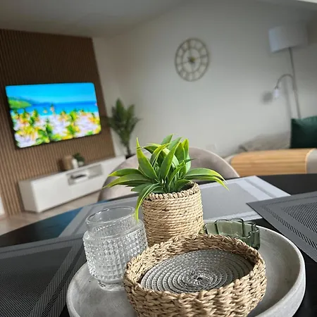 Cosy Flat In Near & Center פארנו
