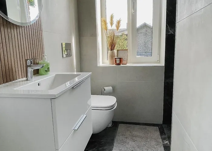 Cosy Flat In Near & Center