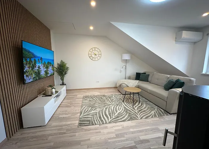 Cosy Flat In Near & Center